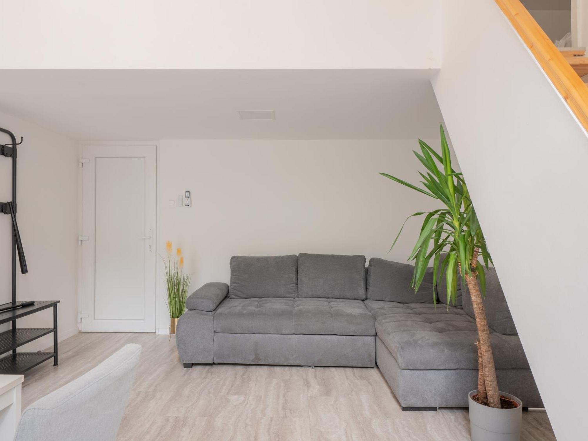 Balcony Gallery Apartment *